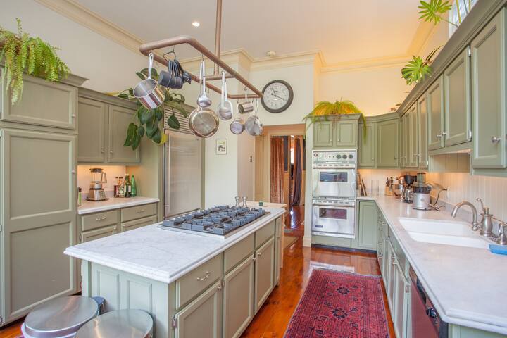 Home in the Castro gallery image 2