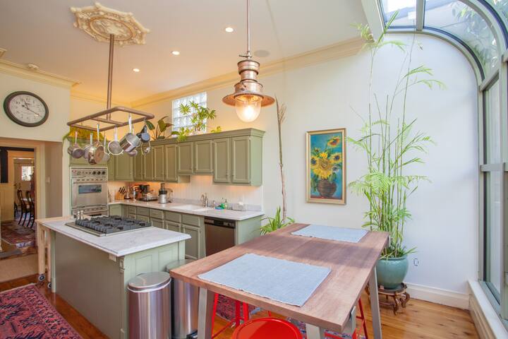 Home in the Castro gallery image 3