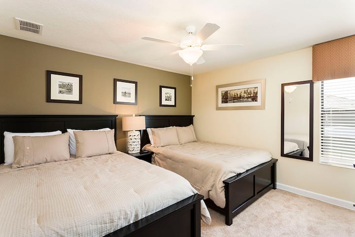 2 מיטות זוגיות רחבות