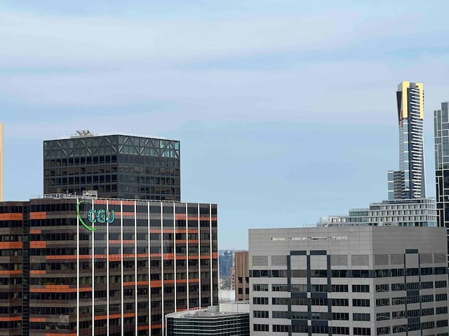 Quiet cbd 3b2b flat+ 2 balconies +free park