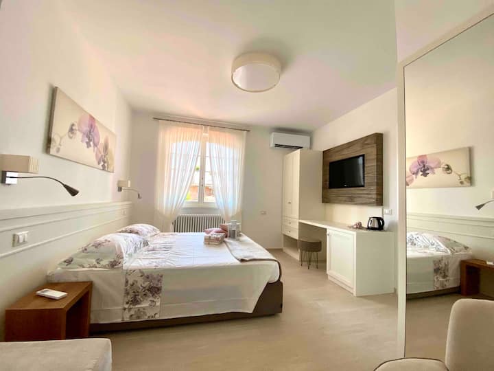 Junior Suite ‘Cattleya’ In Luxury B&b Bellaisa - Pietrasanta