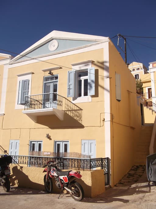 A storey house with independent entrances