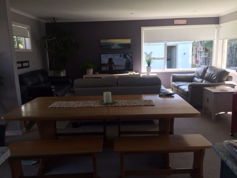 lounge & Dining