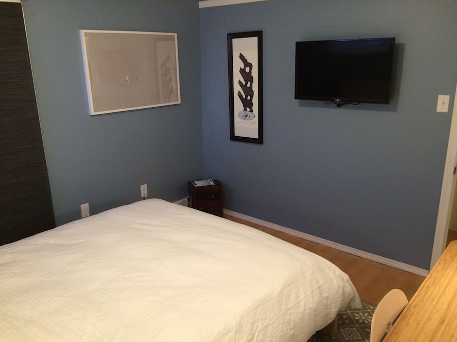 Both bedrooms are equipped with a flat screen tv with free access to Netflix, and other online streaming services such as Sky News, and Sports.