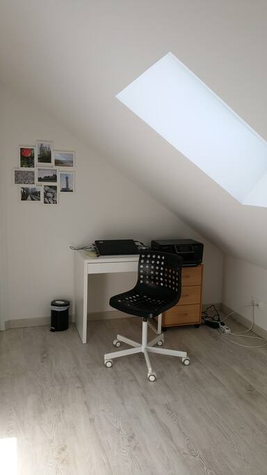 Petit coin bureau avec internet et imprimante