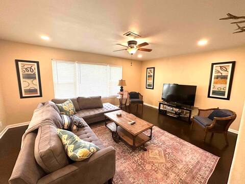 Sleeps 8/ Large Fenced Yard/ Patio/ Pet Friendly