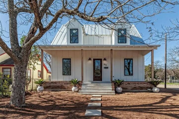 Brand New Farmhouse - 3 miles to Magnolia and BU!