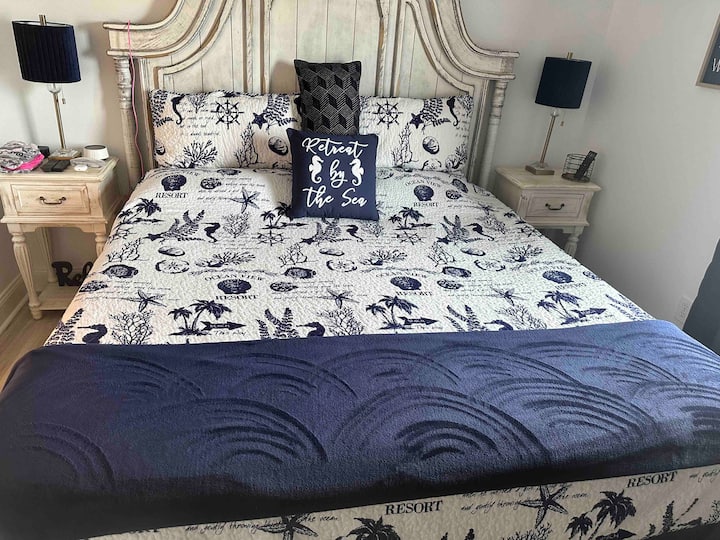King Size Memory Foam Mattress with full zippered encasement for protection