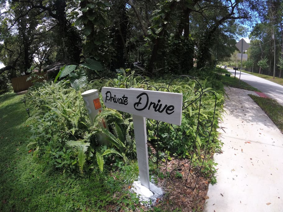 Private drive sign