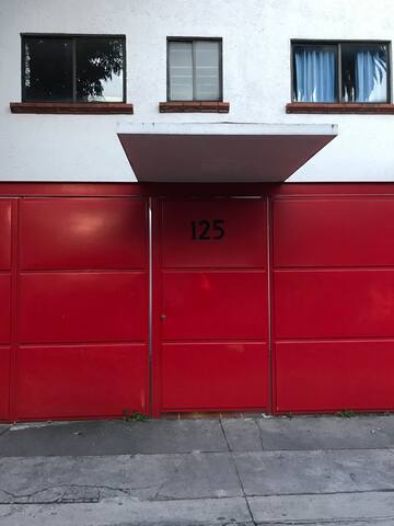 El Portón rojo -house in the most elegant area. gallery image 3