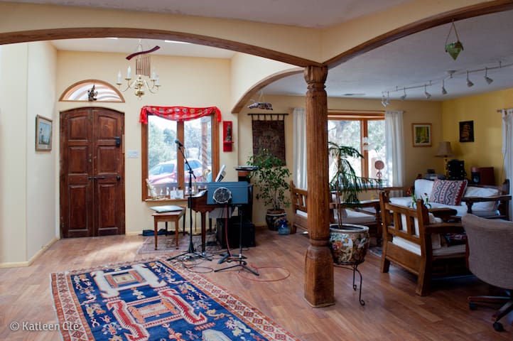 A.  Queen bedroom, private bathroom