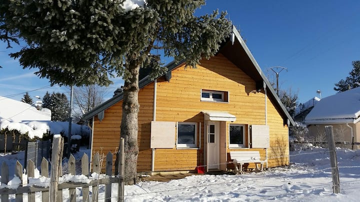 Cozy Chalet du Haut-Doubs, at an altitude of 1000 m