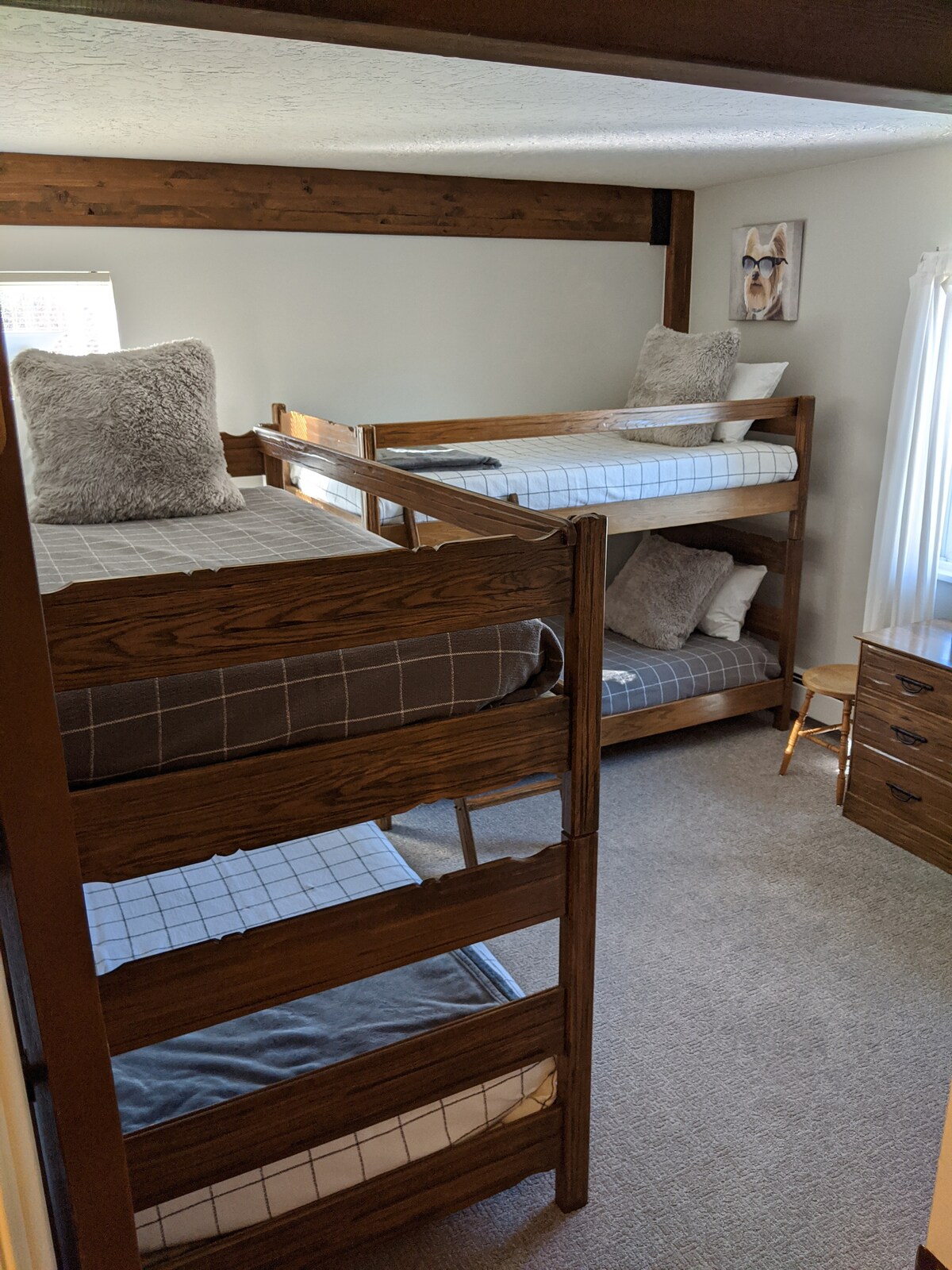 Მეორე საძინებელი ორსართულიანი საწოლებით