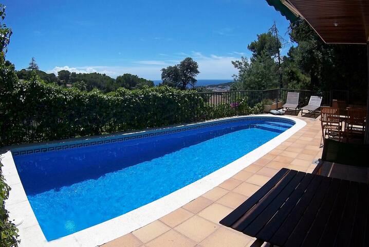 Villa with sea views, private pool, near beach gallery image 4