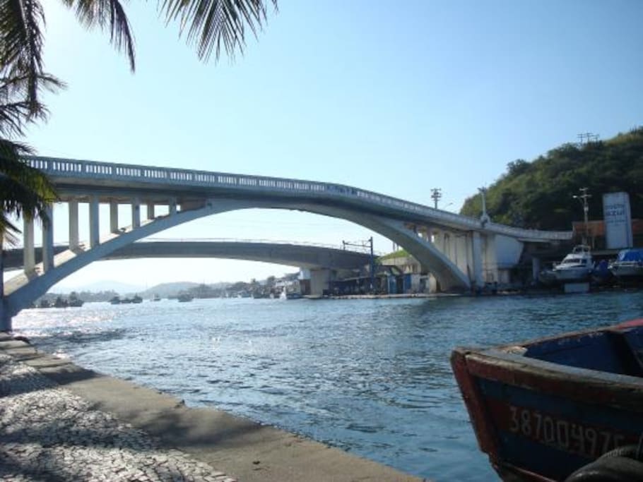 Localizado dps da Ponte Feliciano Sodré, sob o Canal do Itajuru.