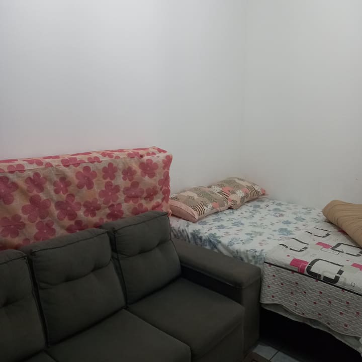 tweepersoonsbed, plus bank, plus extra matras.