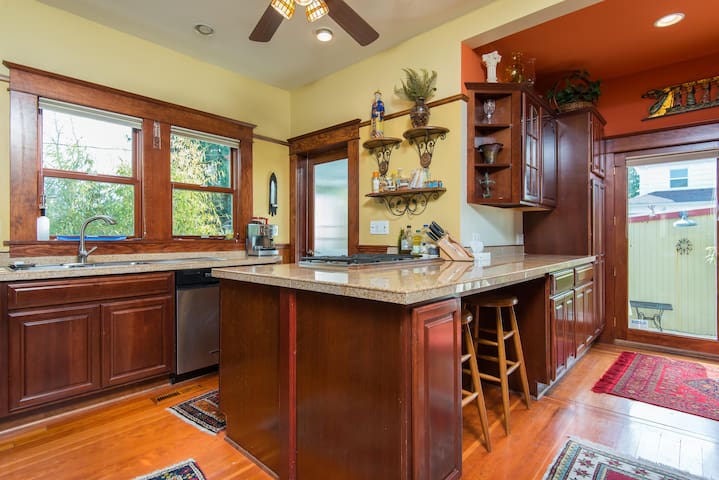 Fully Restored 4-Level Grand Craftsman gallery image 3