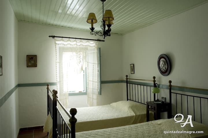 ห้อง 4 - สองเตียง