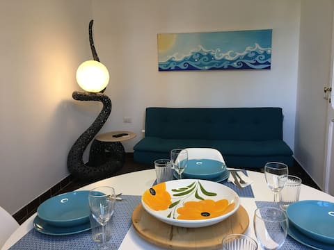 Airbnb con migliori performance: The Terrace Overlooking the Sea (1 hour from Rome) a Santa Marinella