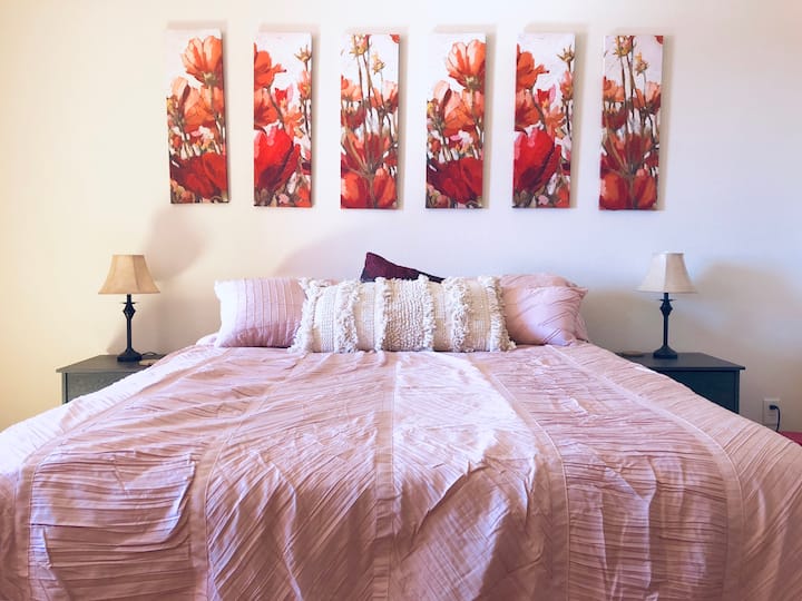 这是「Girly Room」目前的样子（本房源的第一张照片现在有点过时）。 我们正在不断改进和重新安排