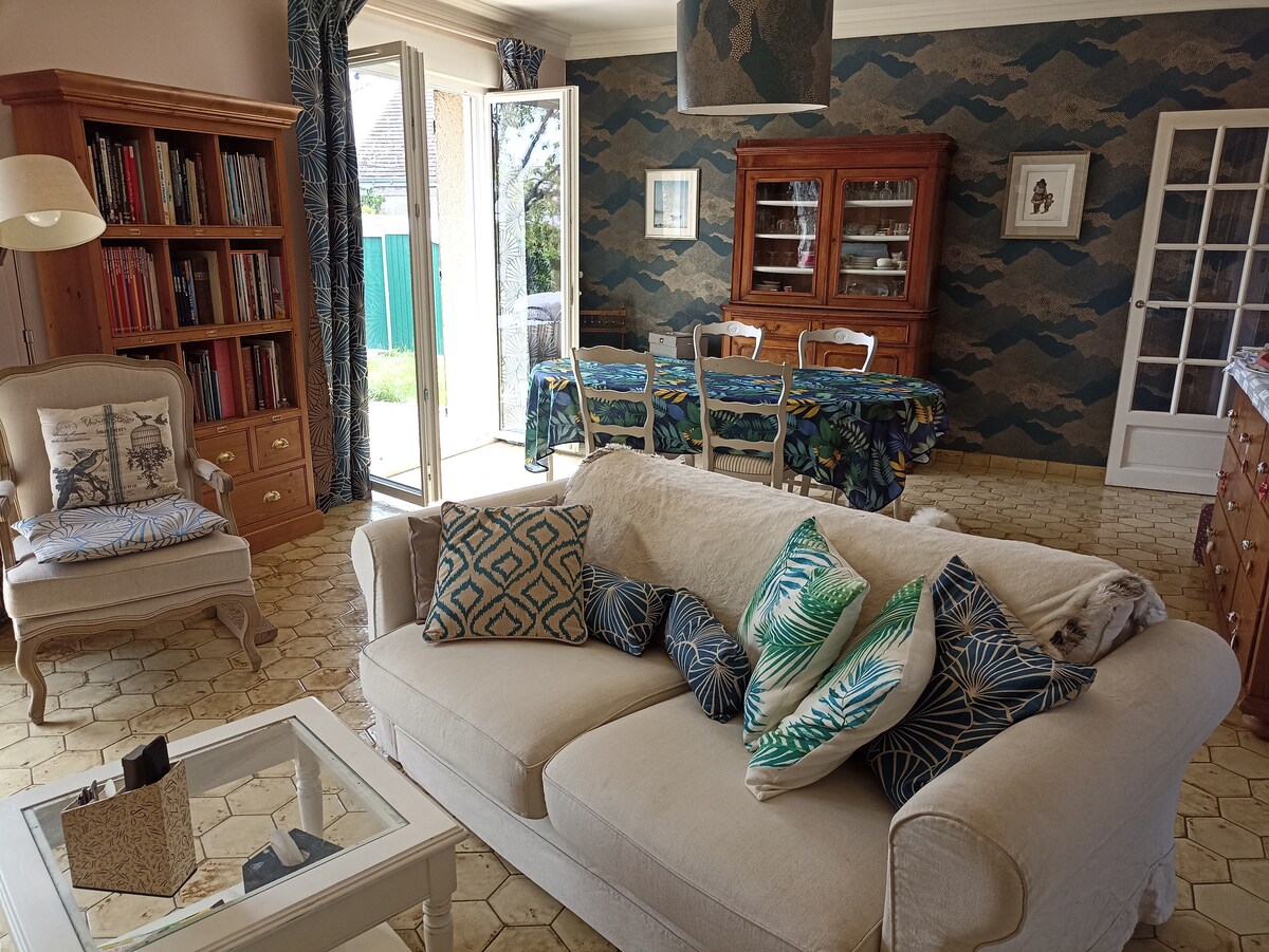 Airbnb performant: Entire house 5 min from the circuit. Quiet village. à Sarthe