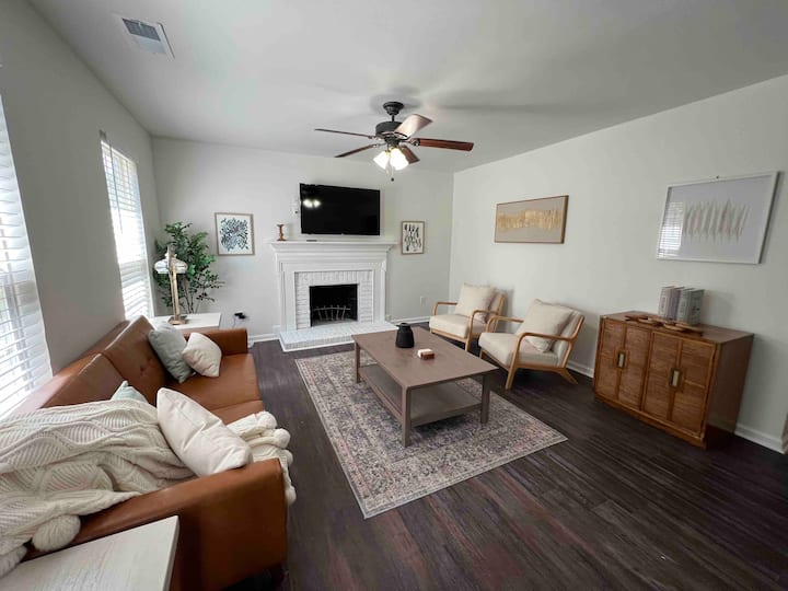 Spacious 4 Bed/3 Bath South Clt Home - Charlotte, NC