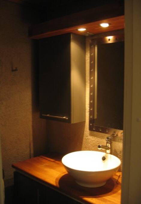 Guest private toilet.