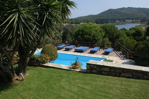 Villa Madag - A Luxury Villa in Koukounaries