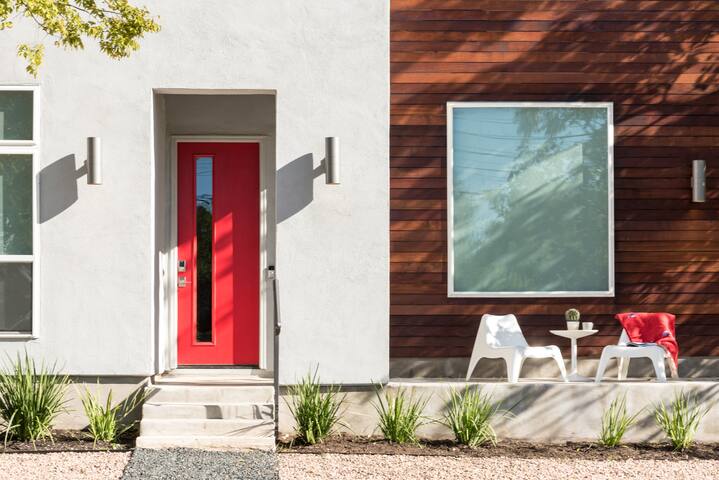 Unwind on the Private Patio of the East Austin Lodge gallery image 2