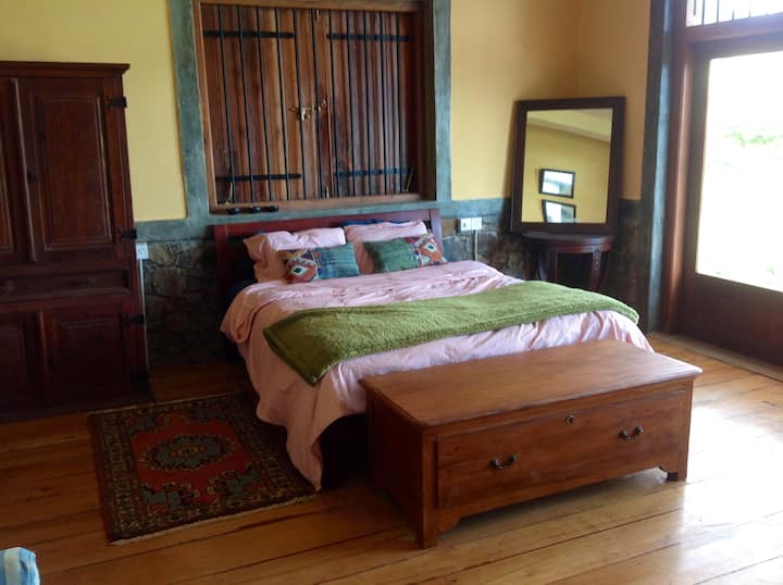 غرفة نوم في الطابق الأرضي