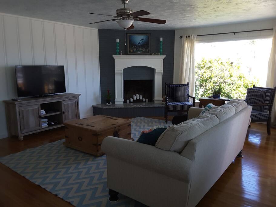 Large flat screen TV, fire place, large picture window