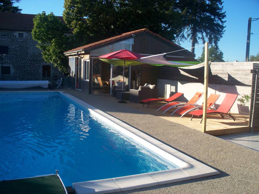 Piscine et bains de soleil