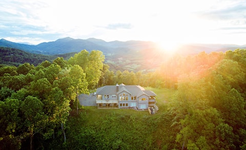 Mountain Top Estate - A View from Every Room!
