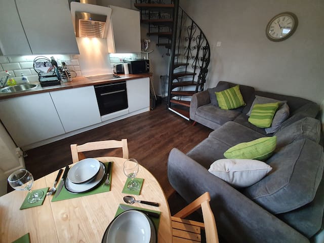 Cosy Mews House, Heart of Mumbles gateway to Gower