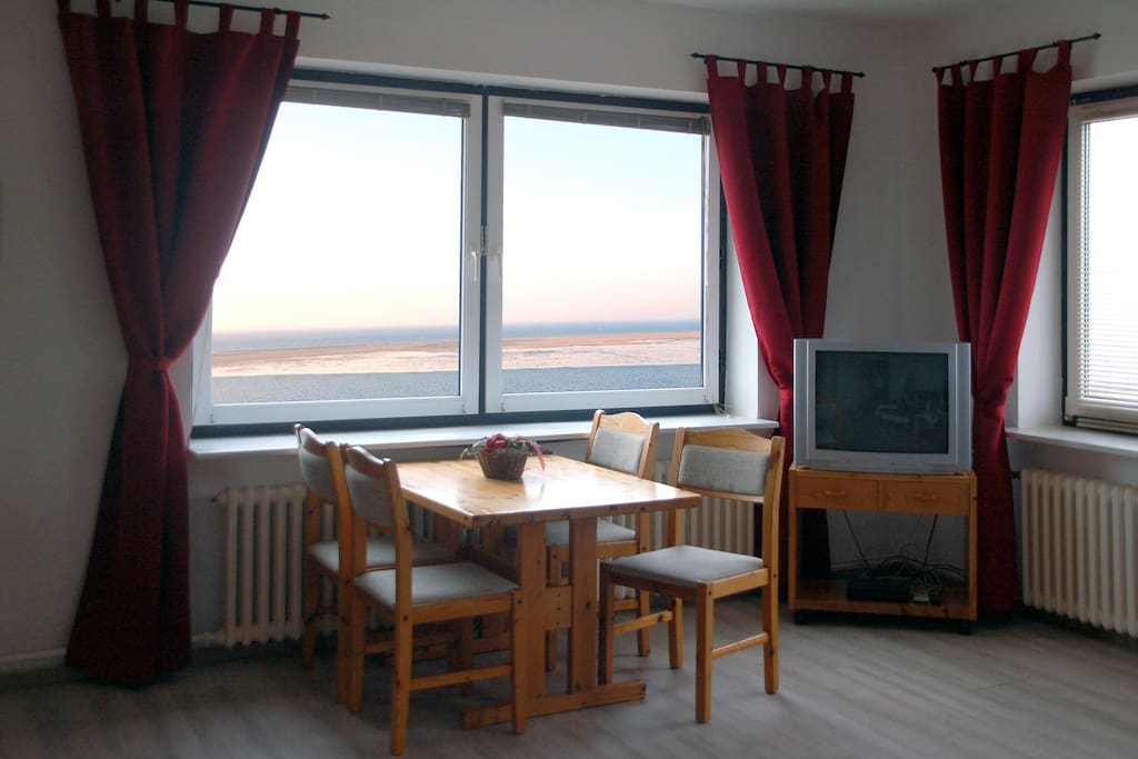 Wohn- / Esszimmer mit Südblick auf das Wattenmeer
