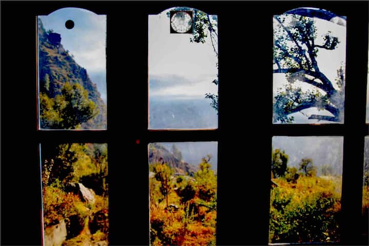 Sun View Mountain Cabin in Gargi village (room)