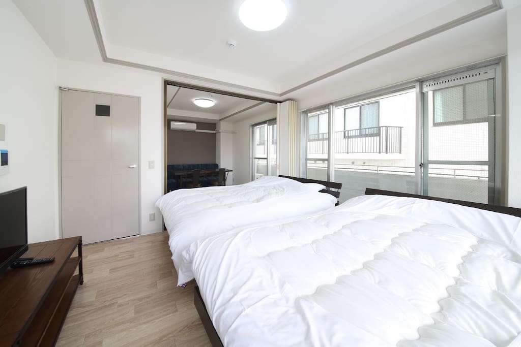 clean bed room