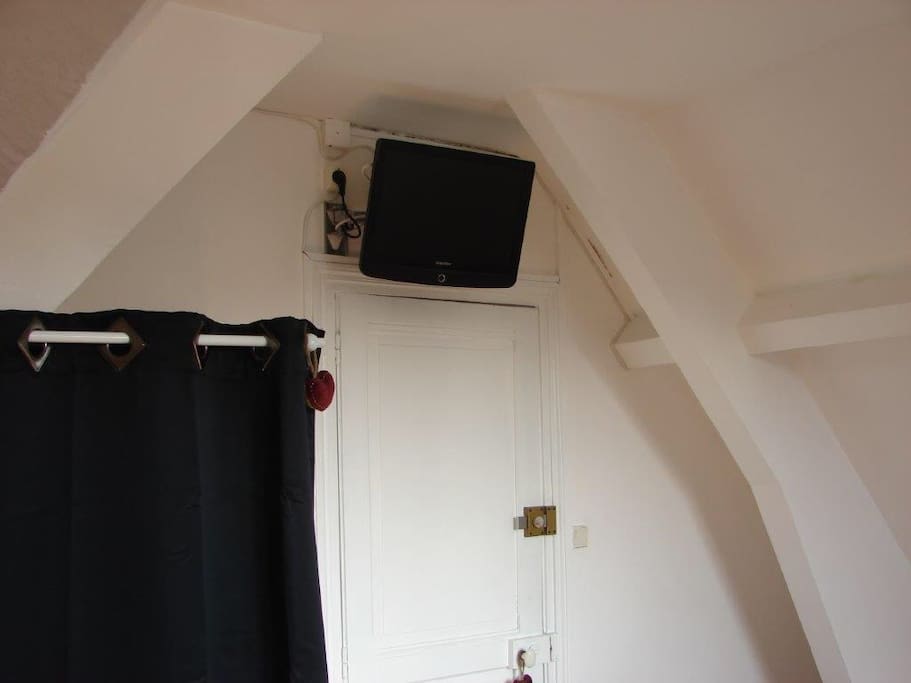 La television le logement a le wifi