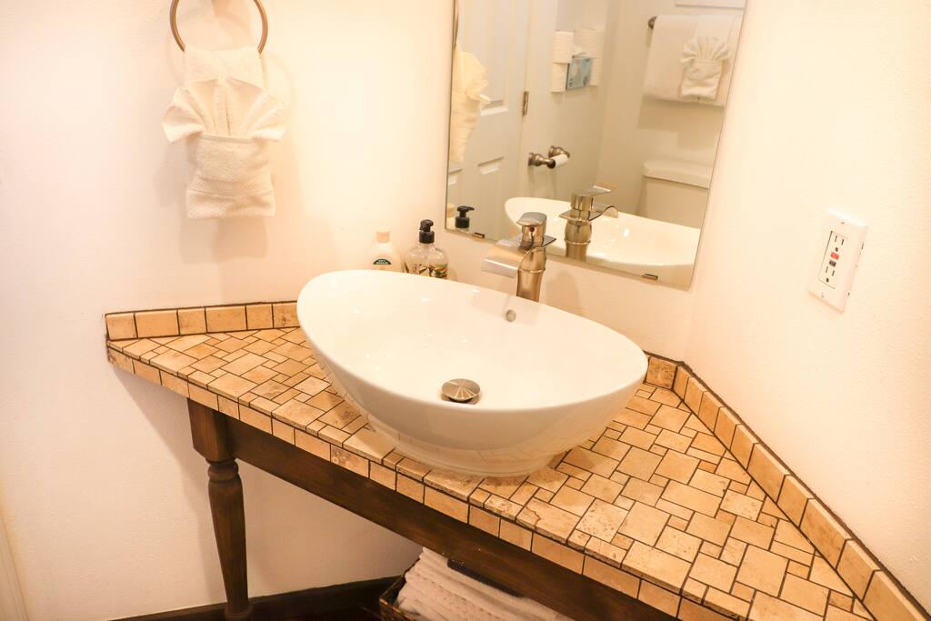 Bathroom (sink, shower and toilet).