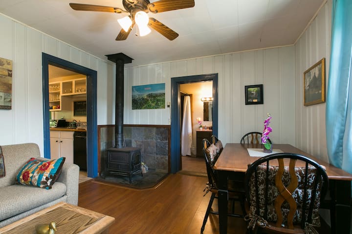 Asheville 1 Cozy Bungalow. Pets Ok! 5 Min To Dwtn - Asheville, NC