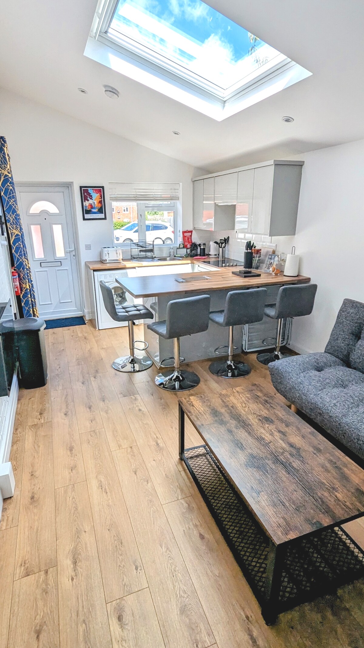 Top performing Airbnb: Windsor Home with Free Parking in Bray