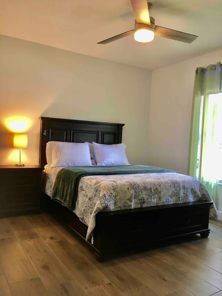 Dhoma e gjumit e dytë, e gjerë dhe e qetë 