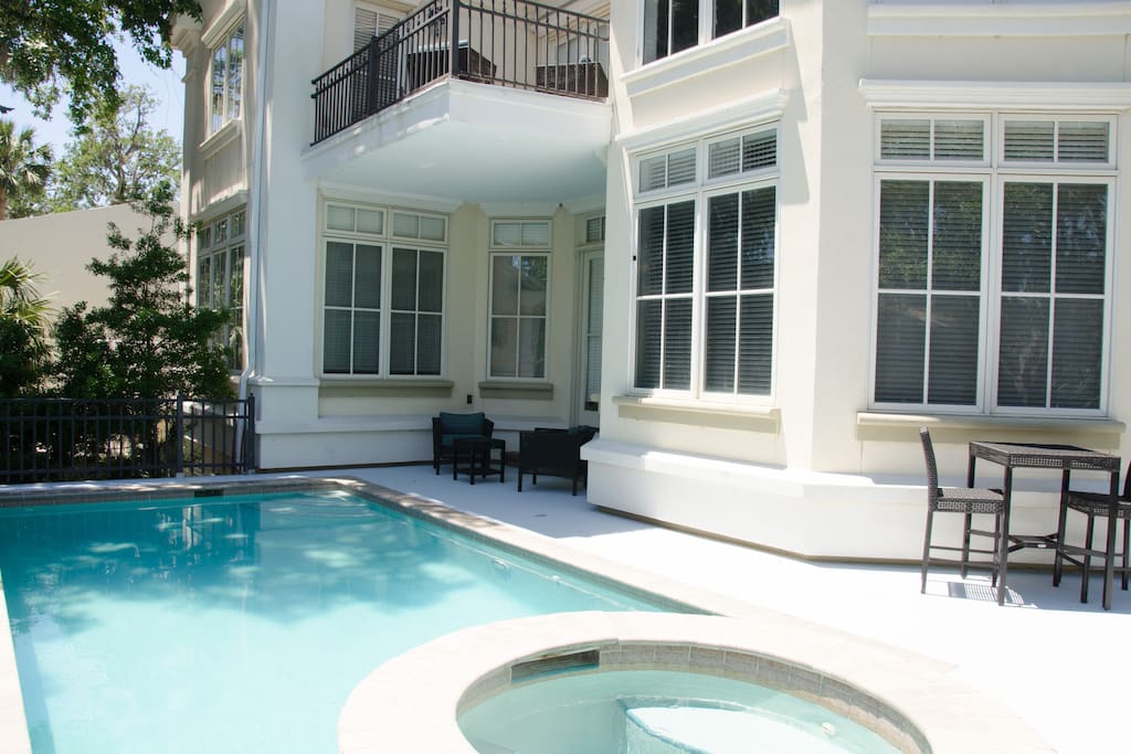 Lots of sun on the pool deck, late afternoon there is some shade and there are two covered small porches.