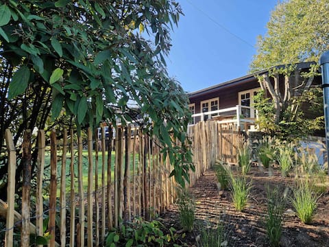 Top performing Airbnb: Super cozy cottage with hot tub and fenced garden in Houffalize