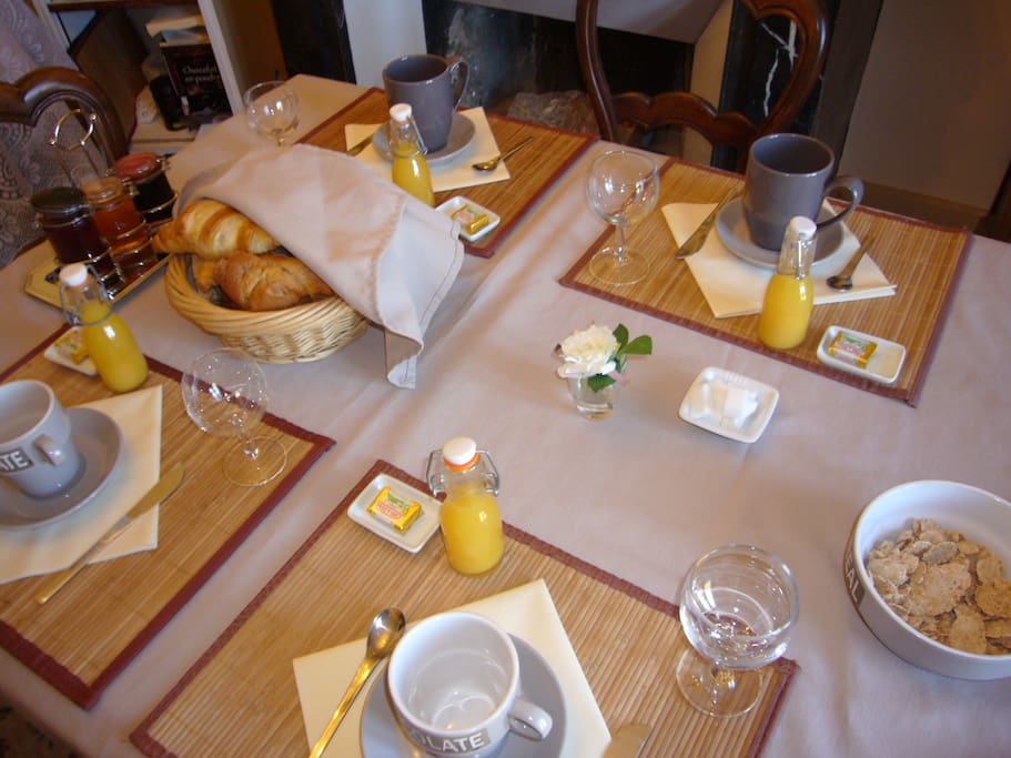 Petit déjeuner continental, à la demande