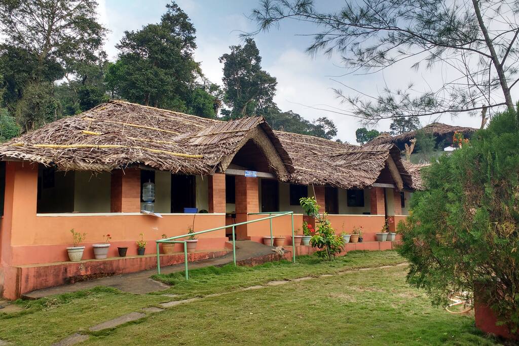 Front view of 5 - Rooms Guest House