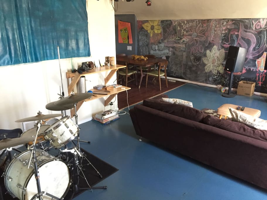 Drum kit included. And a chalk board wall in the living & dining areas. Add your art when you stay.