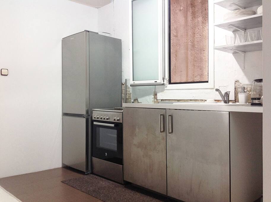 Kitchen area left
