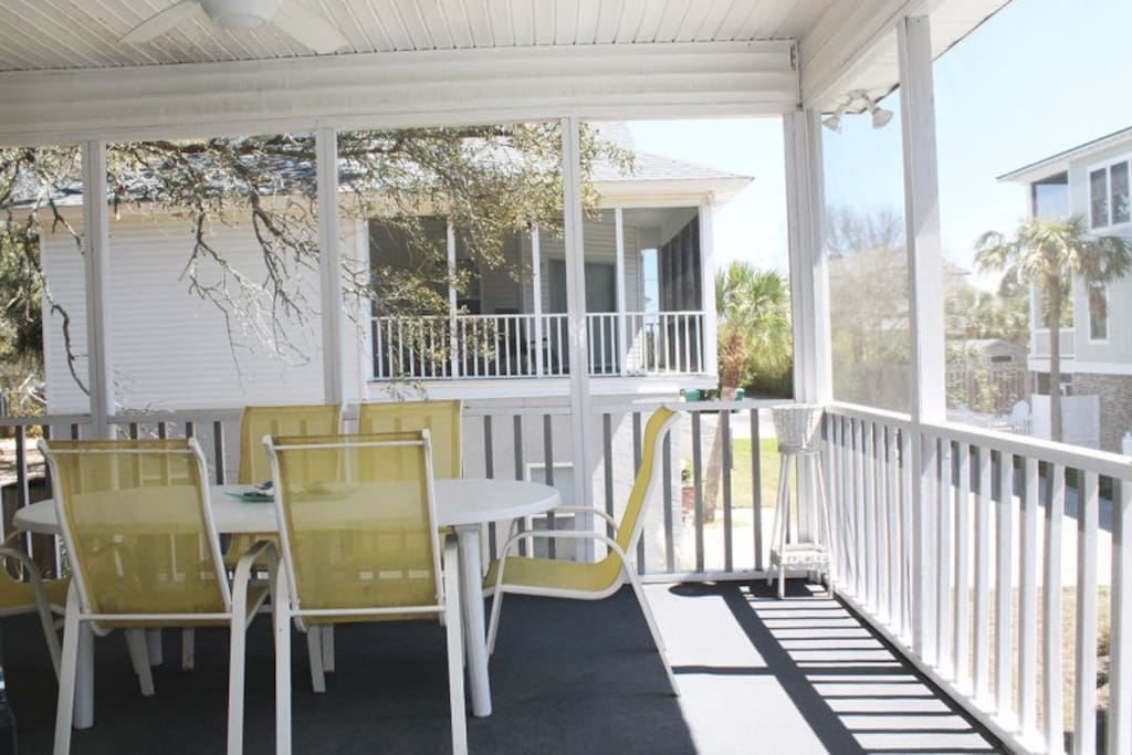 Screened balcony to enjoy the ocean breezes