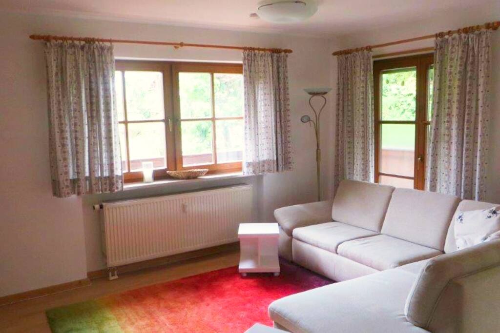 Wohnzimmer - mit Schlafcouch, TV, Bergblick, Internetradio,..